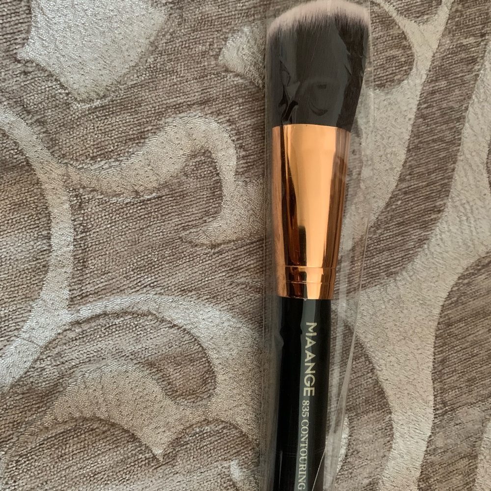 Assorted makeup brushes - Picture 3 of 5
